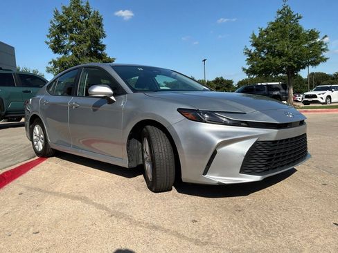 Used 2025 Toyota Camry LE FWD image 4