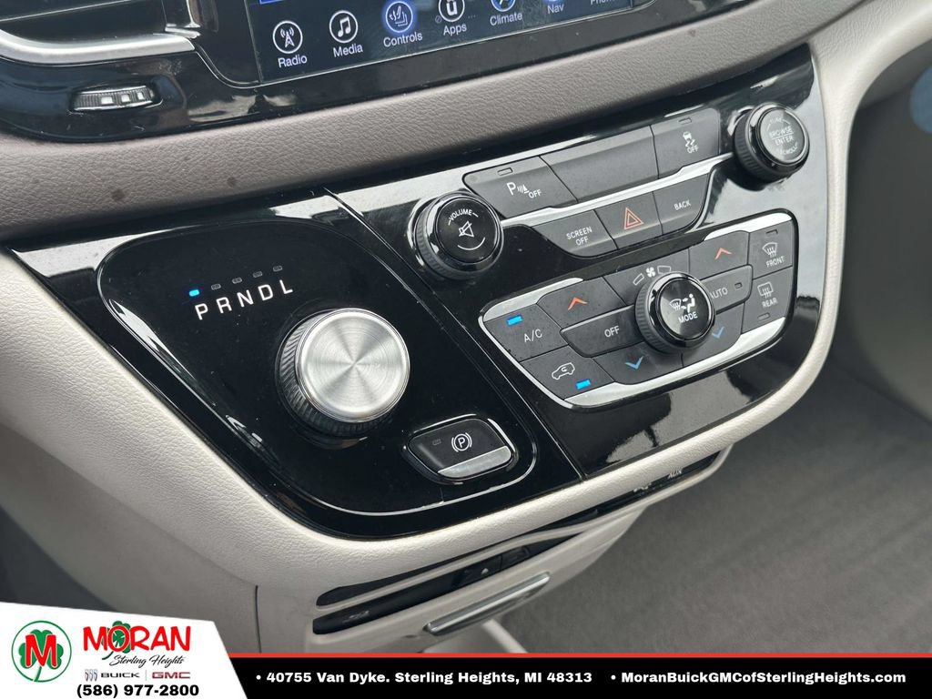 Used 2017 Chrysler Pacifica Touring-L Plus FWD image 27
