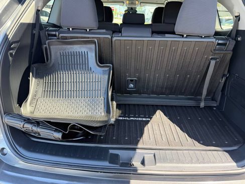 Used 2023 Toyota Highlander LE AWD/4WD image 33