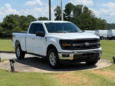Used 2025 Ford F150 XLT w/ Equipment Group 301A Standard AWD/4WD image 9
