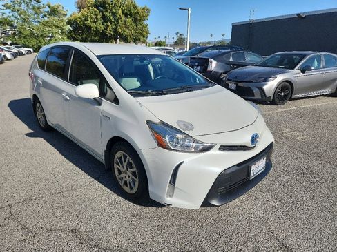 Used 2017 Toyota Prius V Four FWD image 7