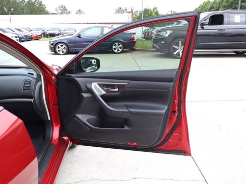 Used 2013 Nissan Altima 2.5 SL w/ Technology Pkg FWD image 32
