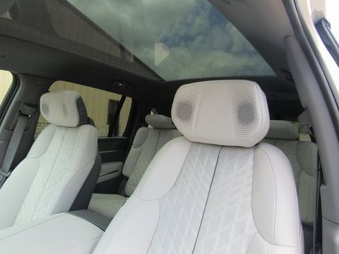 New 2025 Cadillac Escalade IQ Sport 1 w/ LPO, ONYX Package image 8