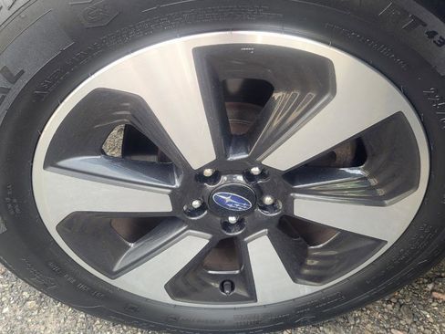 Used 2017 Subaru Forester 2.5i Premium AWD/4WD image 36