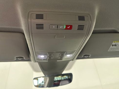 Used 2022 Volkswagen Tiguan SE FWD image 24