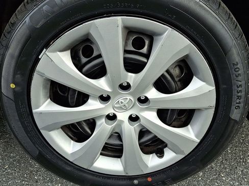 Used 2022 Toyota Corolla LE image 10