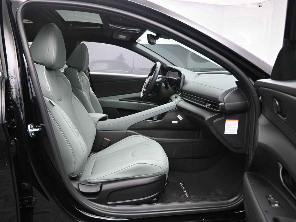 Used 2026 Hyundai Elantra Limited w/ Cargo Package FWD image 32