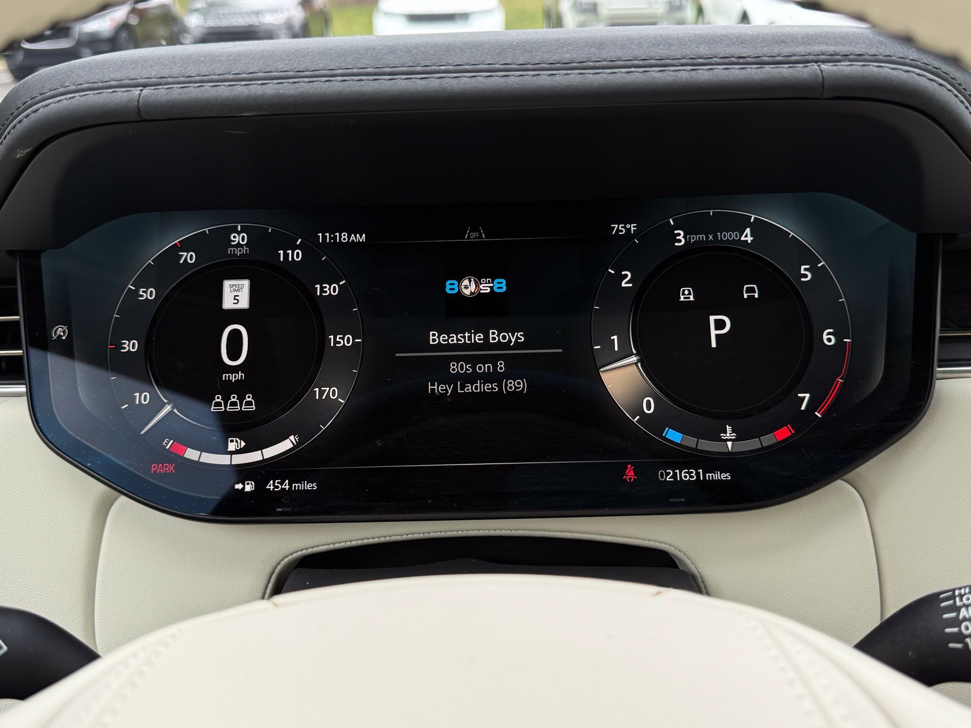 Certified 2025 Land Rover Range Rover SE AWD/4WD image 15