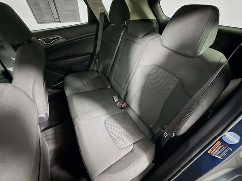 Used 2023 Kia Sportage LX image 16