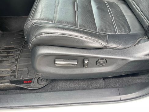 Used 2020 Honda CR-V Touring image 11