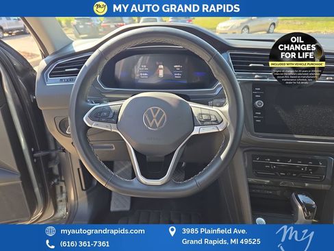 Used 2024 Volkswagen Tiguan SE AWD/4WD image 13