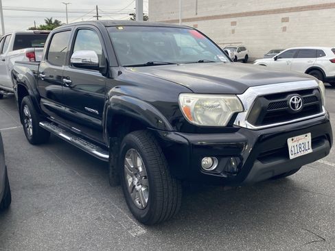 Used 2014 Toyota Tacoma 4x4 Double Cab w/ Limited Package image 2