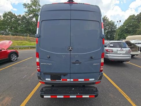 Used 2018 Mercedes-Benz Sprinter 2500 image 4