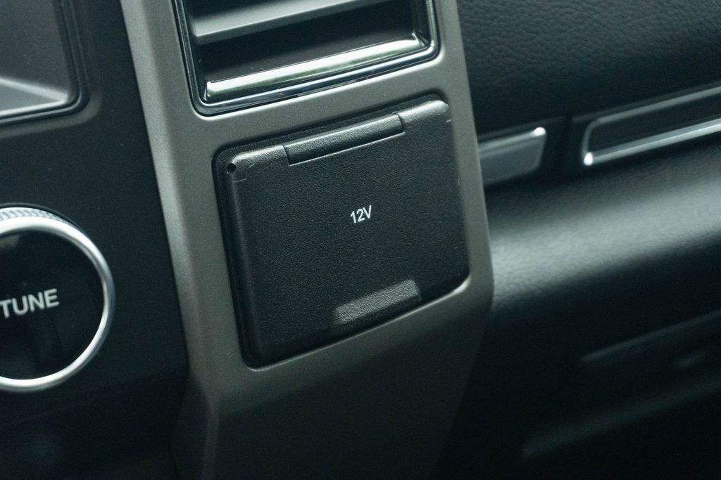 Used 2020 Ford Expedition XLT w/ Equipment Group 202A RWD image 32