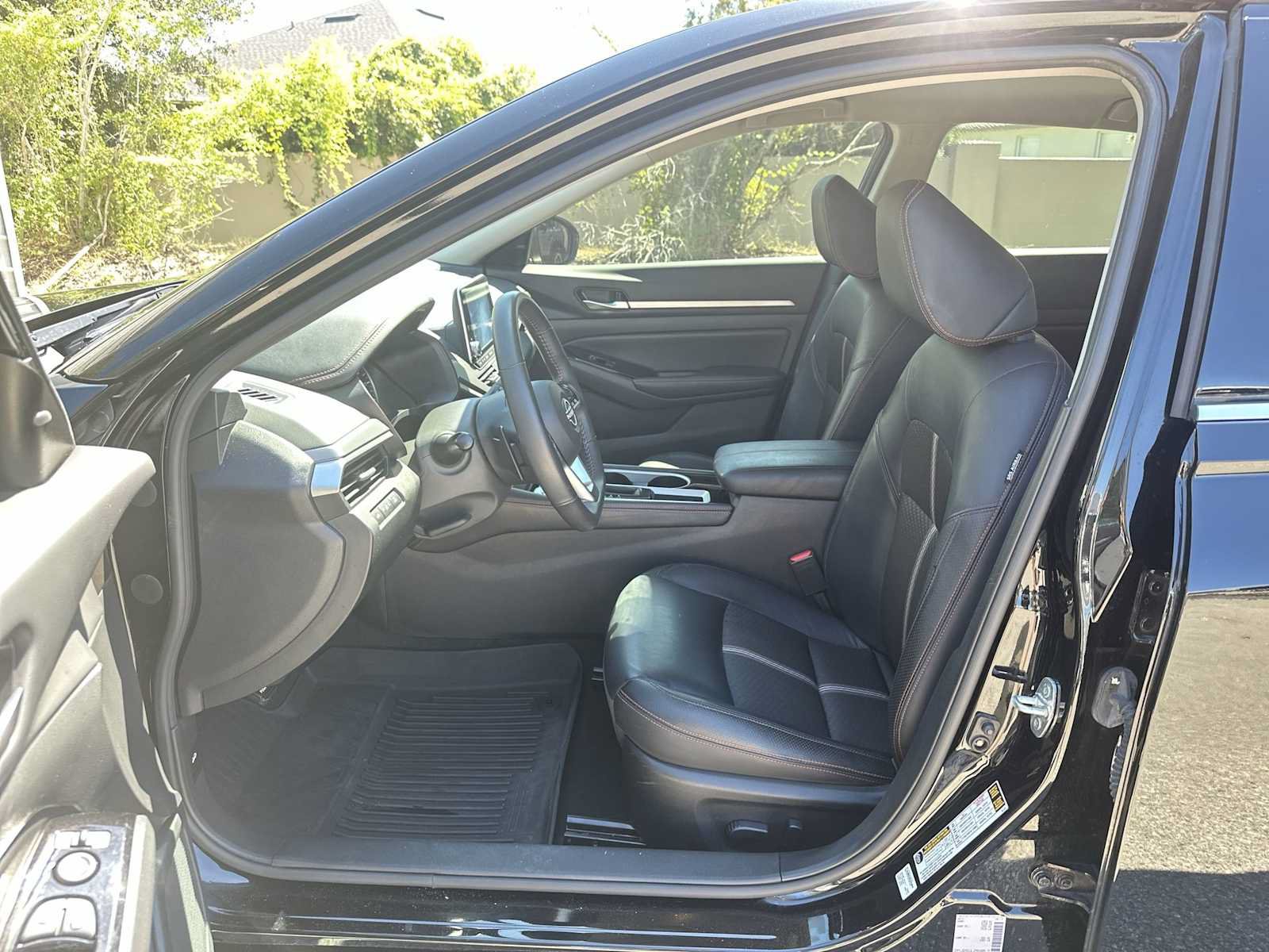 Used 2024 Nissan Altima 2.5 SR FWD image 2