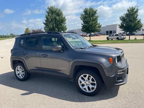 Used 2017 Jeep Renegade Latitude AWD/4WD image 2