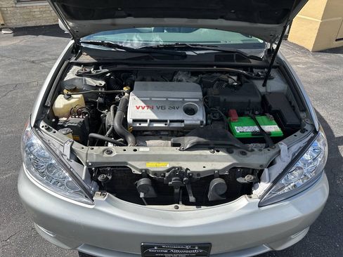 Used 2005 Toyota Camry LE FWD image 19