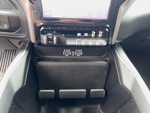 Used 2025 RAM 3500 Big Horn AWD/4WD image 20