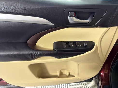 Used 2015 Toyota Highlander XLE AWD/4WD image 10