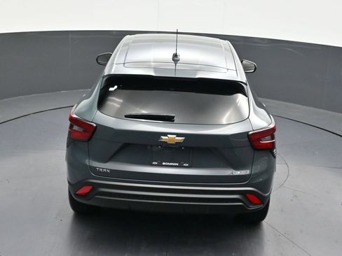 Used 2025 Chevrolet Trax LS FWD image 24