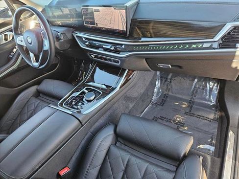 Used 2024 BMW X7 xDrive40i image 21