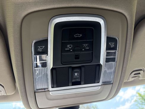 Used 2019 RAM 1500 Laramie AWD/4WD image 24
