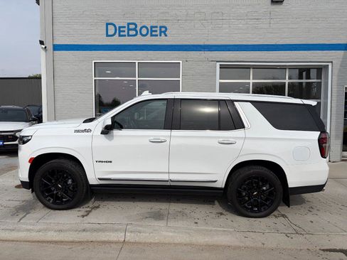 Used 2024 Chevrolet Tahoe High Country AWD/4WD image 2