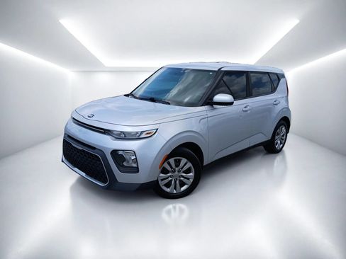 Used 2020 Kia Soul LX FWD image 2