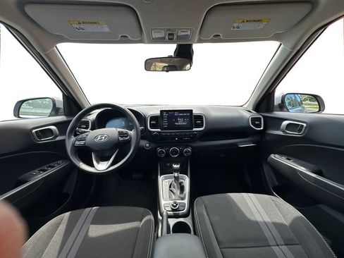 Used 2025 Hyundai Venue SEL image 22