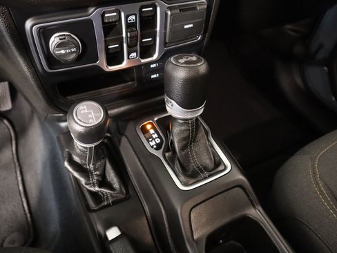 Used 2025 Jeep Wrangler Sport S image 8