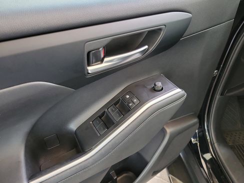 Used 2023 Toyota Highlander XSE FWD image 7