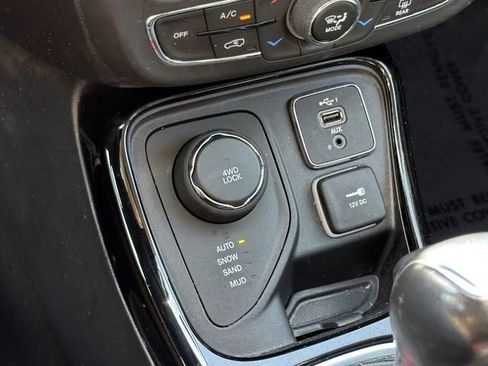 Used 2020 Jeep Compass Limited AWD/4WD image 25