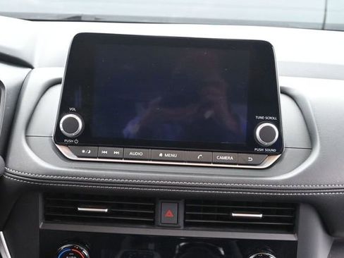 Used 2024 Nissan Rogue SV FWD image 25
