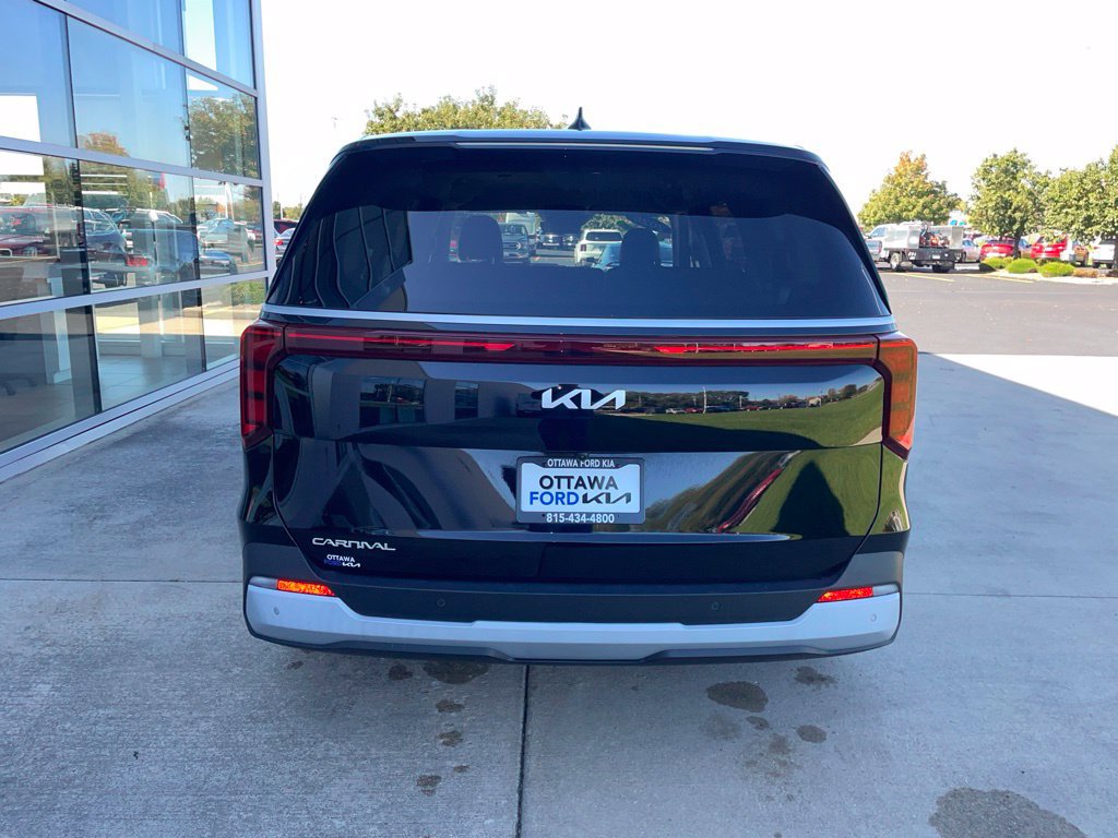 Used 2026 Kia Carnival FWD image 6