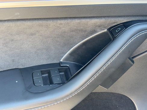 Used 2024 Tesla Model Y Long Range AWD/4WD image 18