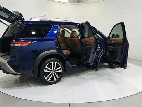 Certified 2025 Nissan Pathfinder Platinum w/ Cargo Package AWD/4WD image 32