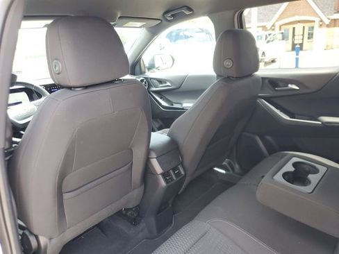 Used 2026 Chevrolet Equinox LT FWD image 9