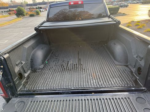 Used 2018 RAM 1500 Classic SLT image 9