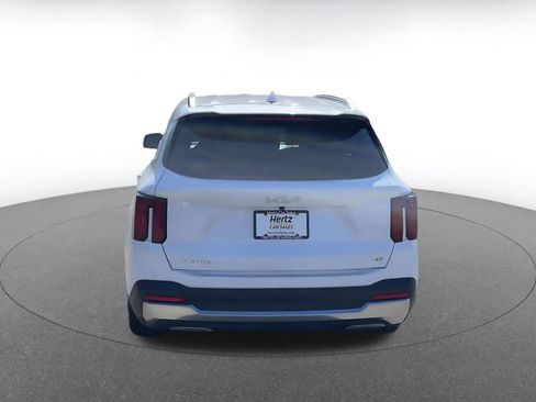 Used 2024 Kia Sorento S image 11