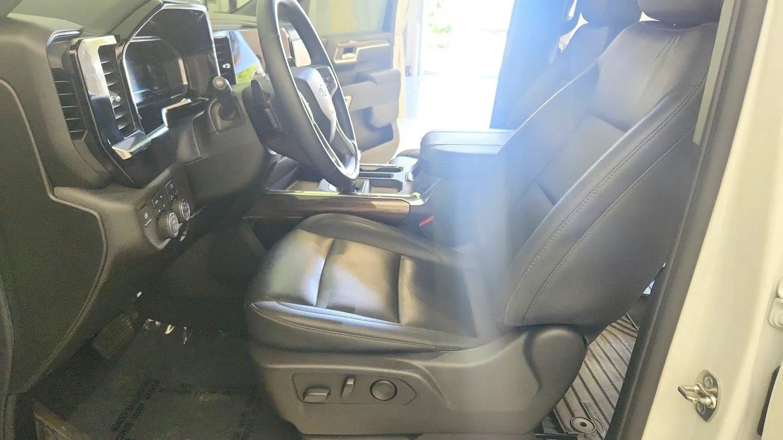 Used 2025 Chevrolet Silverado 1500 RST w/ Convenience Package II AWD/4WD image 15