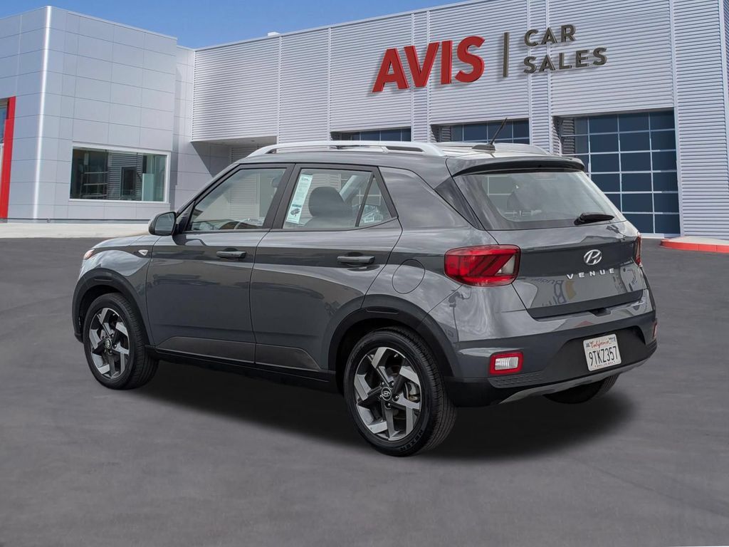 Used 2025 Hyundai Venue SEL FWD image 9