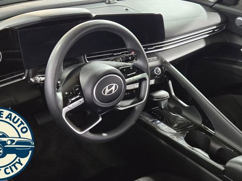 Used 2024 Hyundai Elantra Blue image 10