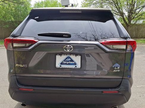 Used 2023 Toyota RAV4 LE AWD/4WD image 5