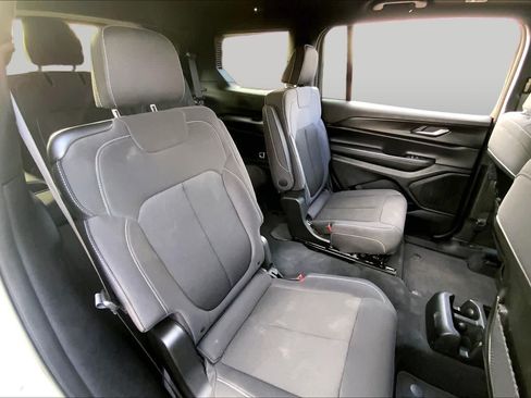 Used 2025 Jeep Grand Cherokee L Laredo RWD image 20