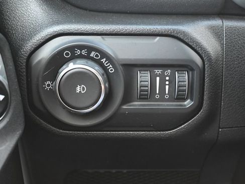 Used 2019 Jeep Wrangler Unlimited Sahara AWD/4WD image 40
