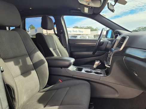 Used 2021 Jeep Grand Cherokee Laredo image 31