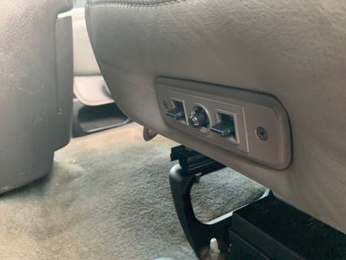 Used 2019 Chevrolet Express 3500 LT w/ LT Preferred Equipment Group RWD image 23
