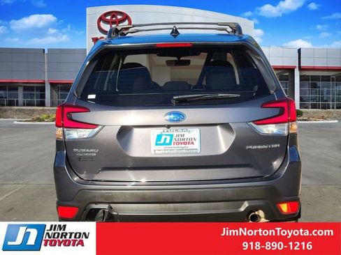 Used 2024 Subaru Forester Premium image 7