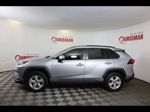 Used 2021 Toyota RAV4 XLE w/ Convenience Package image 7