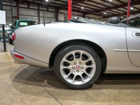 Used 2001 Jaguar XK8 Convertible RWD image 9